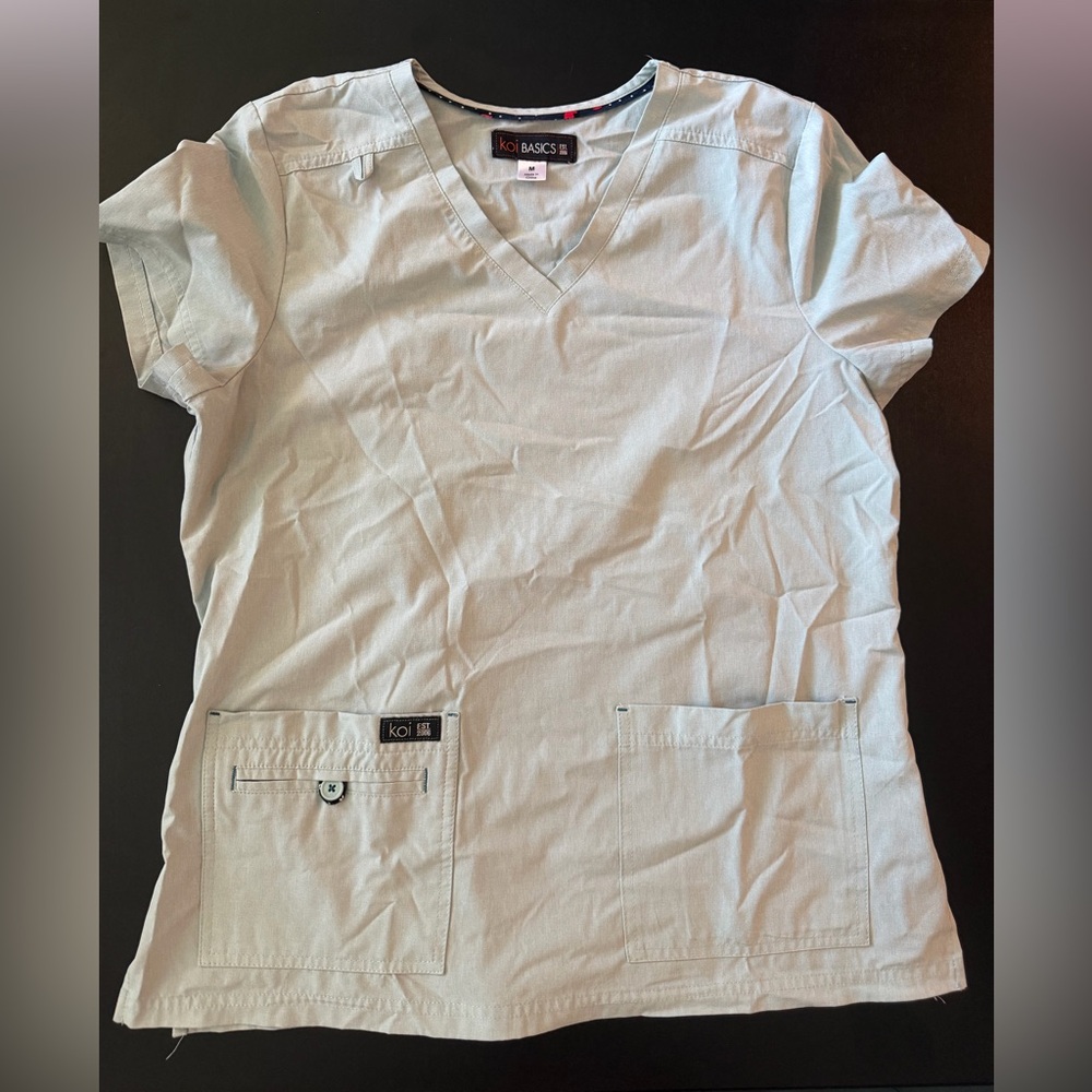 Women’s Koi Basics scrub top